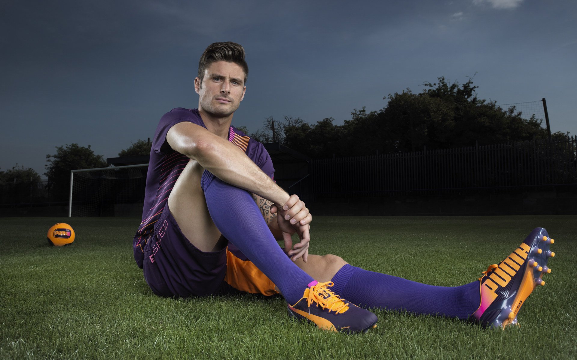 篮球内线三次被对手隔扣,第四节怒砍16分+终场封盖完成“复仇”